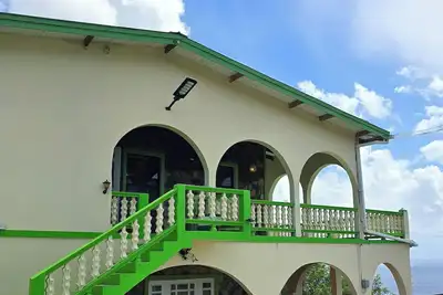 Image de Ocean Heights studio vacation apartment\n\nLovely 4-bedroom house with Ac