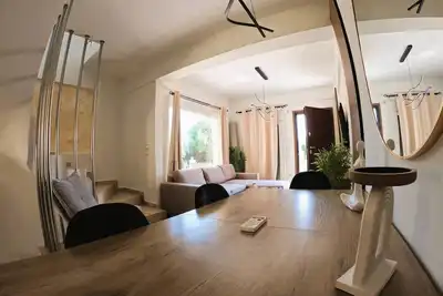 Image de Elegant 4br Maisonette | For Families & Groups