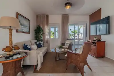 Image de Majestic 2 Bedroom Apartment Steps From The Beach Stanza Mare