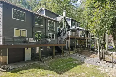 Image de Lakefront Lake Wallenpaupack - Family Fun - Hot Tub, Private Dock, Movie Theater