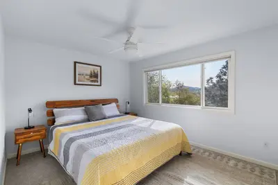 Image de The Ultimate Lakeside Retreat — Book All 3 Homes Together for Groups