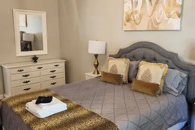 Image de Stylish Downtown Greenville Apartment\n1 Block Off Main Street