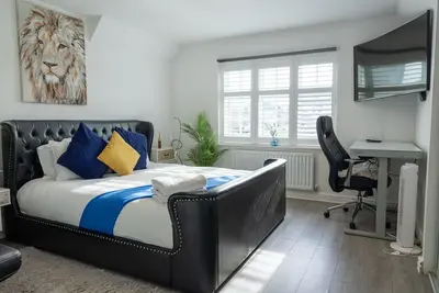 Image de Luxury Langdon Hill Retreat | Jacuzzi Hot Tub| Gym Equipment | Basildon