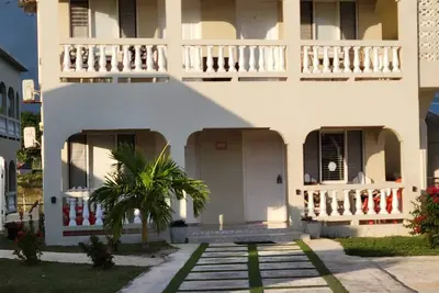 Image de 3-bedroom house in superb Treasure Beach with a view of the Ocean