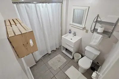 Image de Private backyard and firepit, close to stampede grounds & 17th ave sw, sleeps 5