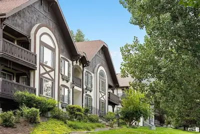 Image de Captivating 2-bedroom Swiss Chalet Charm Meets Mountain Adventure