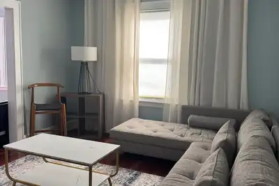Image de 3 Bedroom 1st Floor Apartment with Parking - 30 min to Nyc • 15 min to MetLife