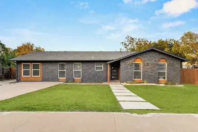 Image de Austin Getaway: Heated Pool, Hot Tub, Ping Pong, Fireplace & Private Theater