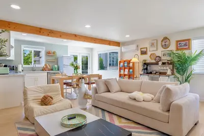 Image de 2 King Modern Suite w/ Ac and Fenced Yard