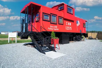Image de Luxury Train Caboose with loft and firepit-Sleeps 4-Fredericktown, Mo.