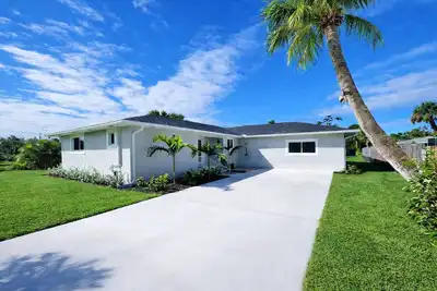 Image de Modern Sanibel Getaway – 4br/3ba, Sleeps 10, Steps to Beach, Pet-Friendly