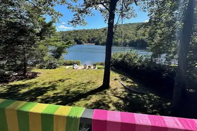 Image de Pristine Renovated Waterfront Retreat