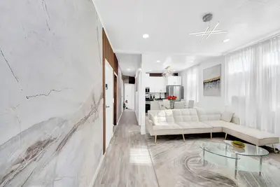 Image de Upscale Nyc Home Outdoor Gym + Easy Parking!