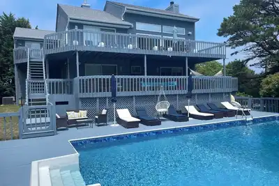 Image de Elegant Southampton Retreat with Healed Saltwater Pool- Close to Town & Beaches