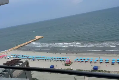 Image de Breezy! Spectacular Ocean Views & Beach Front!