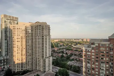 Image de Luxury 2br/2Bath 1 Free Parking Penthouse by Celebration Square  Yyz Airport Uft