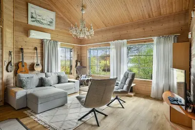 Image de Cozy Riverside House with Private Sauna & Free Parking