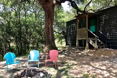 Image de Bright and Cheery Riverside Cabin in Texas Wine Country