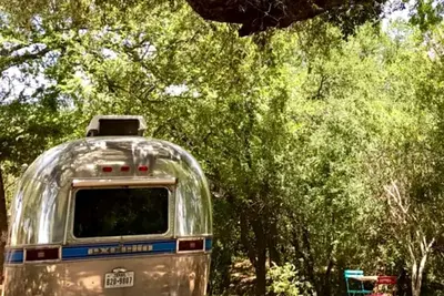 Image de Modern Airstream Rental for Three on the Llano River in Mason, Texas