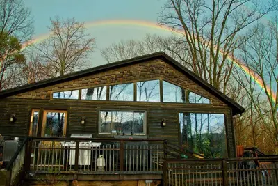 Image de Luxury Mountain Cabin Rental on Rockfish Gap River near Charlottesville, Virginia