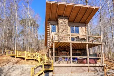 Image de Restful Getaways to Logan, Ohio, in this Fully-Equipped Log Cabin with Fireplace and Hot Tub