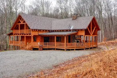 Image de Large Cabin Rental with Games Room and Hot Tub in Logan, Ohio