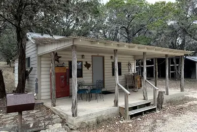 Image de Clear River Cabin on the Medina River in Bandera, Texas
