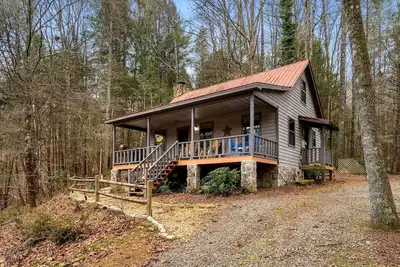 Image de Charming Cabin Nestled in the Forest near the Toccoa River in Suches, Georgia