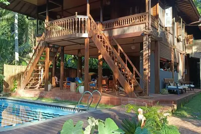 Image de A traditional wooden house far from the rat race in the real Bali.