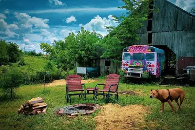 Image de Cozy Hot Tub “Love Bus” near Augusta, Kentucky