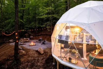 Image de Cozy Dome Nestled in the Trees for an Unforgettable Couples Glamping Getaway in Scott County, Tennessee