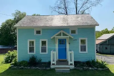 Image de Charming Cottage Rental in Granville, Ny, for Family Vacations near Adirondack State Park