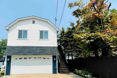 Image de Lakefront Cottage with Spacious Deck and Great Views in Ny