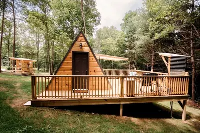 Image de Cozy Modern A-Frame with Private Access Trail to Black Creek in Robbins, Tennessee