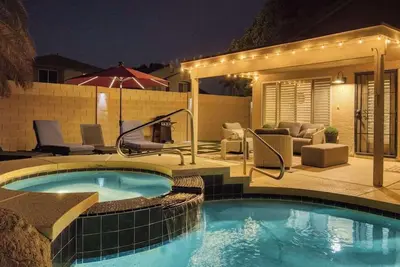 Image de Relaxing Pool Dog Friendly Spa Putting Green