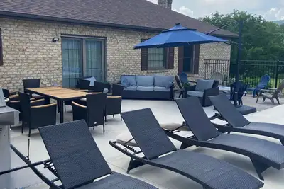 Image de Charming 3-bedroom Happy Valley Home with Large Pool!