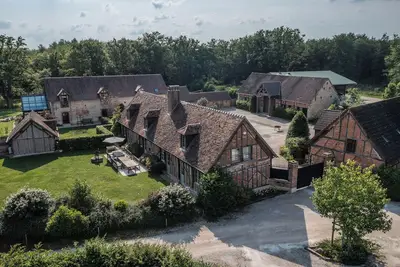 Image de Domaine en Sologne – 20 couchages, piscine, spa, nature & étangs