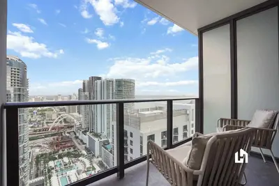 Image de High-Rise Condo with Ocean Views, Pool & Gym