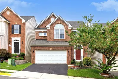 Image de 4-bedroom house in charming Lorton