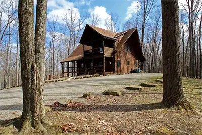 Image de Traditional Vacation Cabin with a Private Hot Tub in Hocking County, Ohio