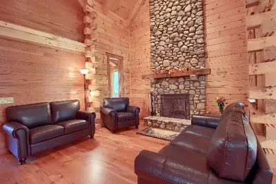 Image de Stately Log Cabin with a Hot Tub Perfect for a Weekend Getaway near Columbus, Ohio