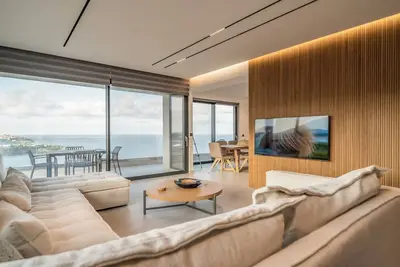 Image de Sea View 3 Bdr apt 10 min walk from the beach by Hospi