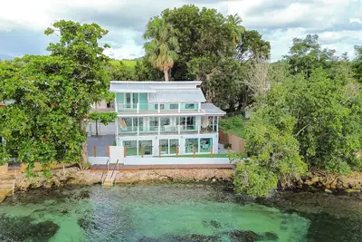 Image de Villa Candela Oceanfront - Waterfront Retreat