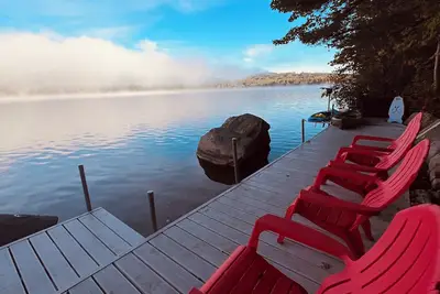 Image de Crystal Lake Camp Getaway – 3br with Bunk Room & Private Lake Access