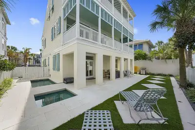 Image de Miramar Beach 293 - Six Chambres Villa, Couchages 18