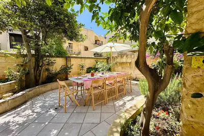 Image de Villa Josette / Townhouse / Steps To The Sea / Bbq