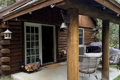 Image de Direct trail access cabin in Pittsburg Nh\nPet friendly & Wifi