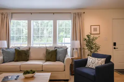 Image de Easy Tiger-1. 5 miles to Campus