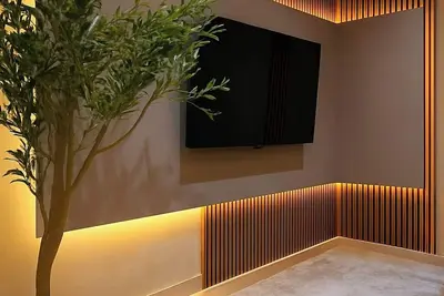 Image de 3 King Beds • Free parking • Steps from Everything