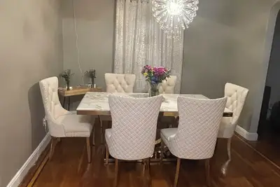 Image de Fabulous 2-bedroom 1st floor house with Ac in Elmont Ny near the Ubs Arena